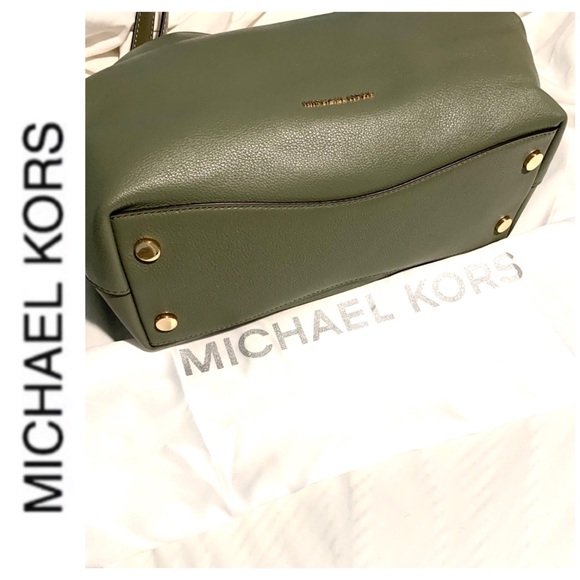 NWT authentic MK genuine leather shoulder bag - Picture 3 of 5